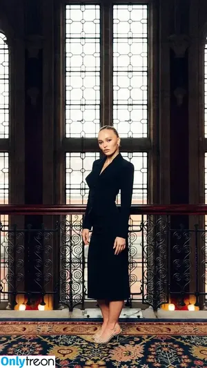 Lily-Rose Depp / Lily Rose Depp / lilyrose_depp / lilyrosemeldepp nude photo #0155