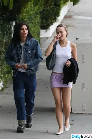 Lily-Rose Depp / Lily Rose Depp / lilyrose_depp / lilyrosemeldepp nude photo #0163