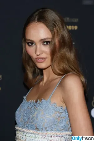 Lily-Rose Depp / Lily Rose Depp / lilyrose_depp / lilyrosemeldepp фото голая #0195