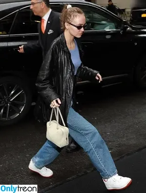Lily-Rose Depp / Lily Rose Depp / lilyrose_depp / lilyrosemeldepp фото голая #0199