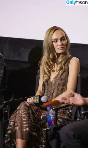 Lily-Rose Depp / Lily Rose Depp / lilyrose_depp / lilyrosemeldepp фото голая #0326