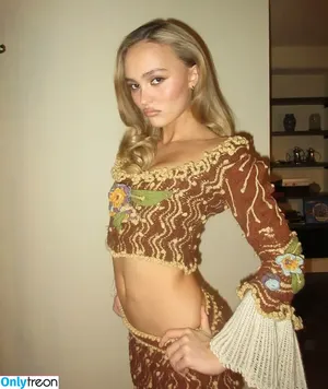 Lily-Rose Depp / Lily Rose Depp / lilyrose_depp / lilyrosemeldepp фото голая #0335