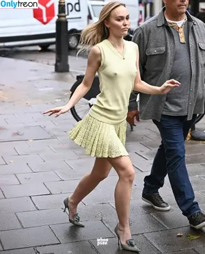 Lily-Rose Depp / Lily Rose Depp / lilyrose_depp / lilyrosemeldepp фото голая #0378