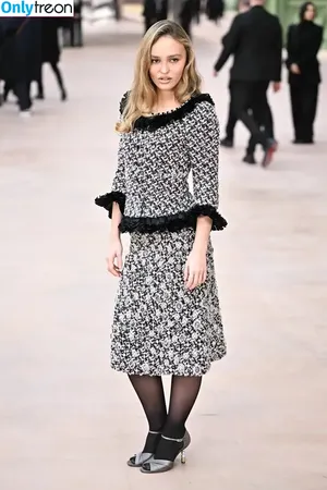 Lily-Rose Depp / Lily Rose Depp / lilyrose_depp / lilyrosemeldepp фото голая #0381