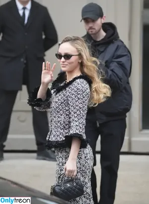 Lily-Rose Depp / Lily Rose Depp / lilyrose_depp / lilyrosemeldepp фото голая #0385