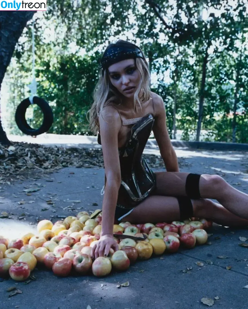 Lily-Rose Depp nude photo #0053 (Lily Rose Depp / lilyrose_depp / lilyrosemeldepp)