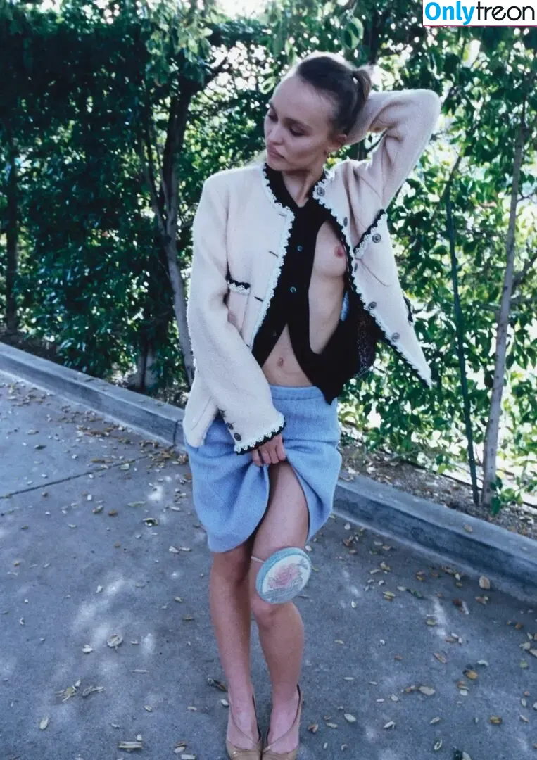 Lily-Rose Depp nude photo #0054 (Lily Rose Depp / lilyrose_depp / lilyrosemeldepp)
