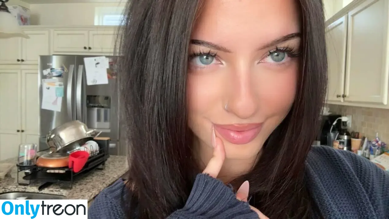 Lily Weber голая photo #0566 (itslily.w)