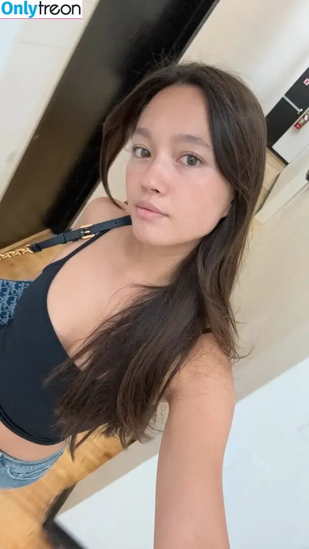 Lilychee nude photo #1071 (Lilychee)