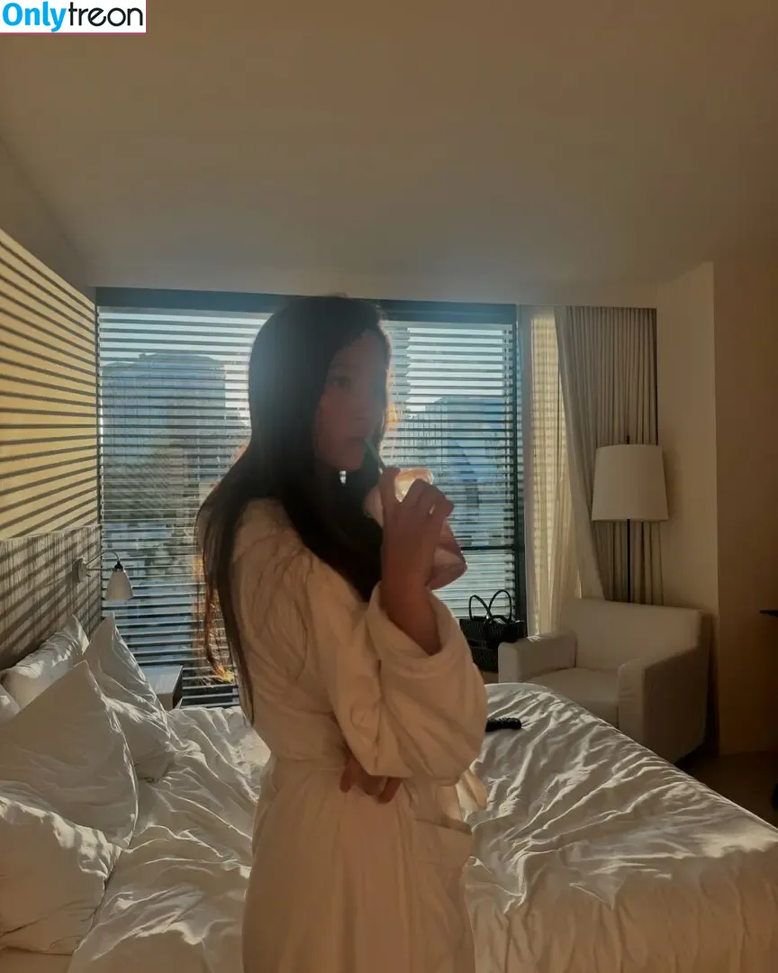 Lilychee nude photo #1723 (Lilychee)