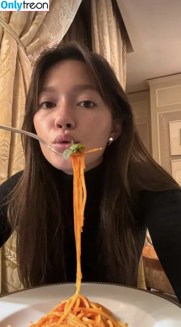 Lilychee nude photo #2026 (Lilychee)