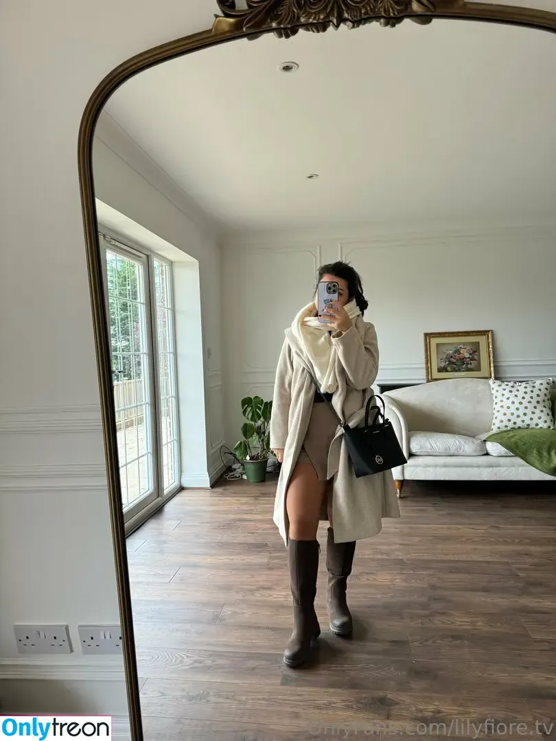 lilyfiore.tv nude photo #0016 (lilyfiore.official)