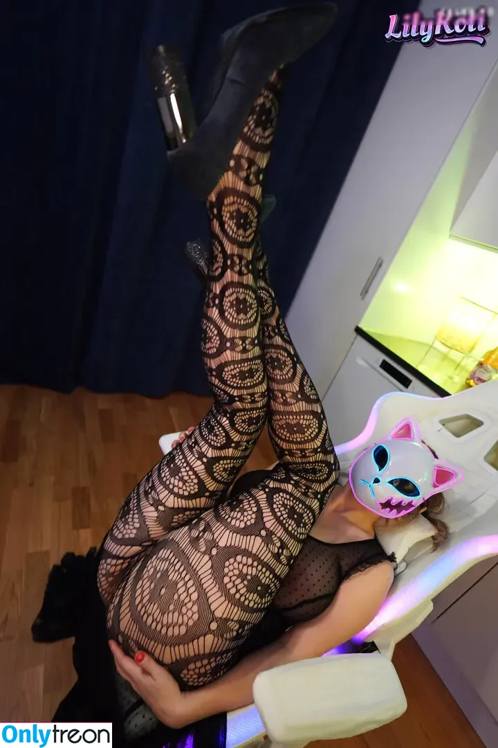 LilyKoti nude photo #0115 (lilyannekot)