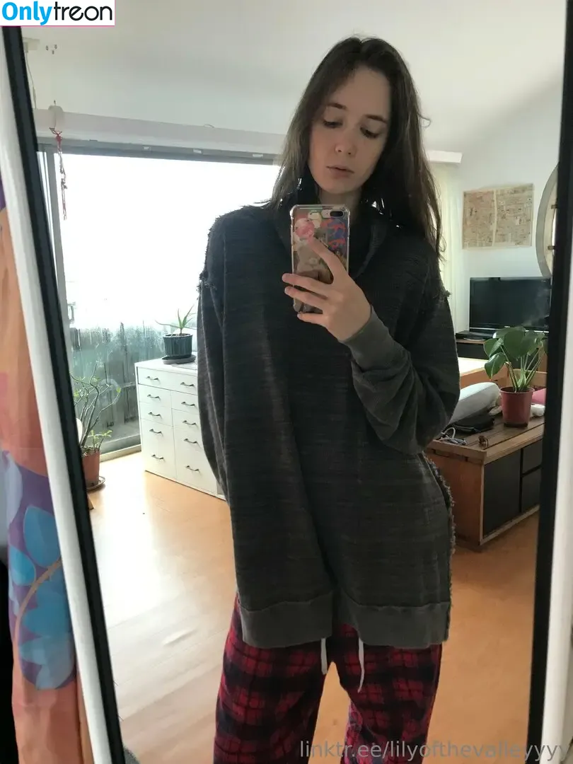 lilyofthevalleyyyy nude photo #0012 (lilyofthevalleyyyy)