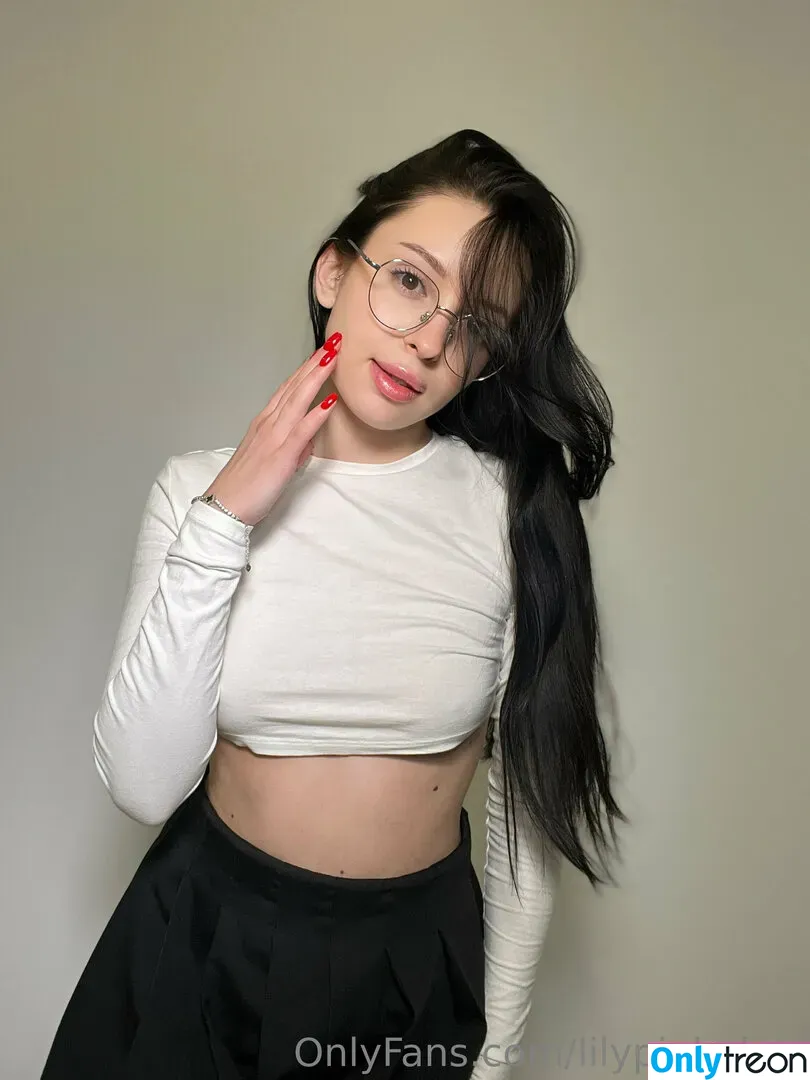 lilypinkglow nude photo #0008 (lilpink3y)