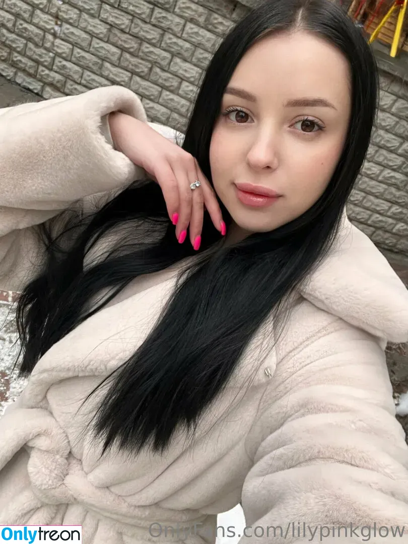 lilypinkglow nude photo #0009 (lilpink3y)