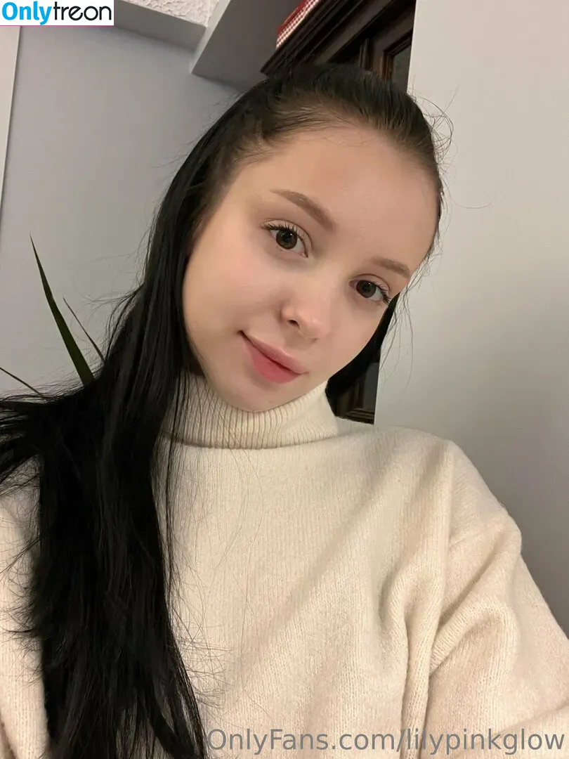 lilypinkglow nude photo #0012 (lilpink3y)