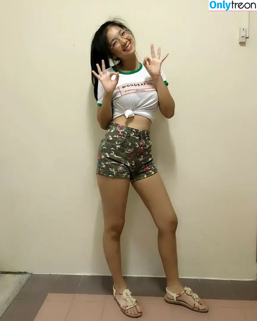 lilytitty nude photo #0011 (jojojxleneee / lily.kiti / lilybigboobs)