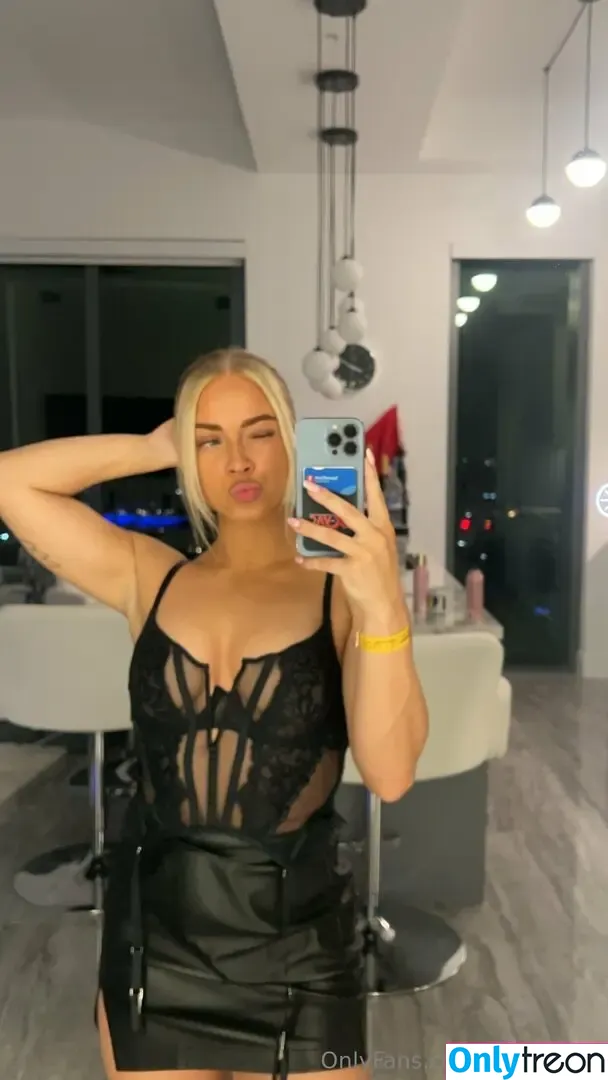 lilyxrainvip nude photo #0020 (lilyxrain)