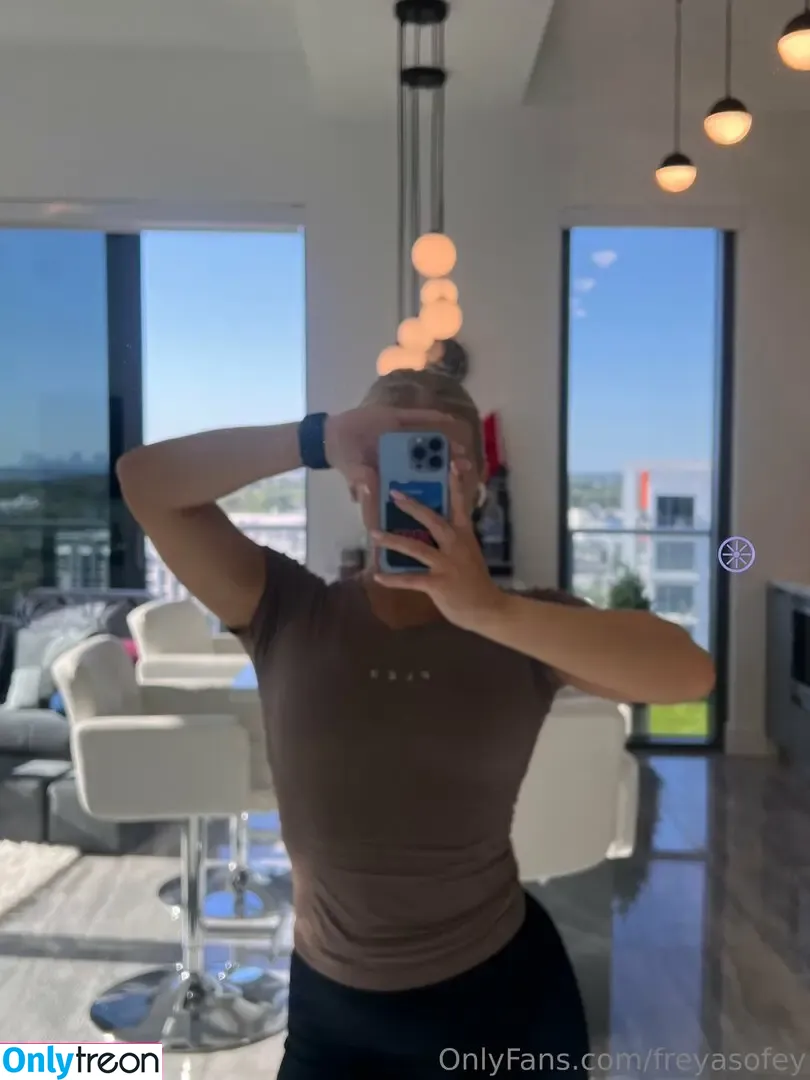 lilyxrainvip nude photo #0021 (lilyxrain)
