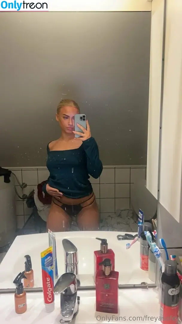 lilyxrainvip nude photo #0034 (lilyxrain)