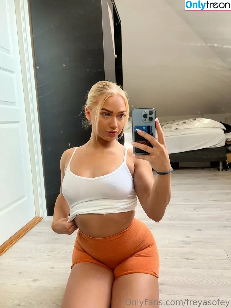 lilyxrainvip nude photo #0039 (lilyxrain)