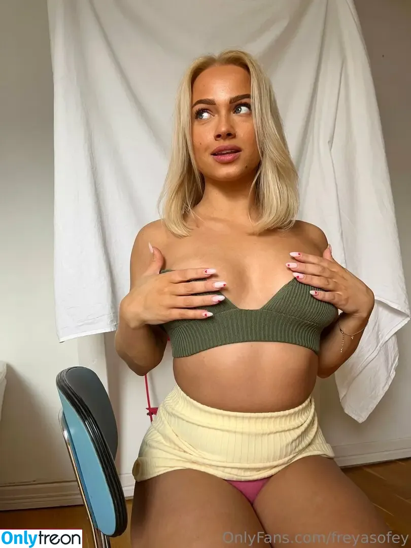 lilyxrainvip nude photo #0046 (lilyxrain)