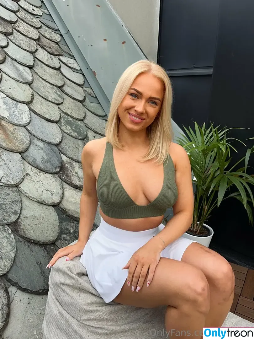 lilyxrainvip nude photo #0047 (lilyxrain)