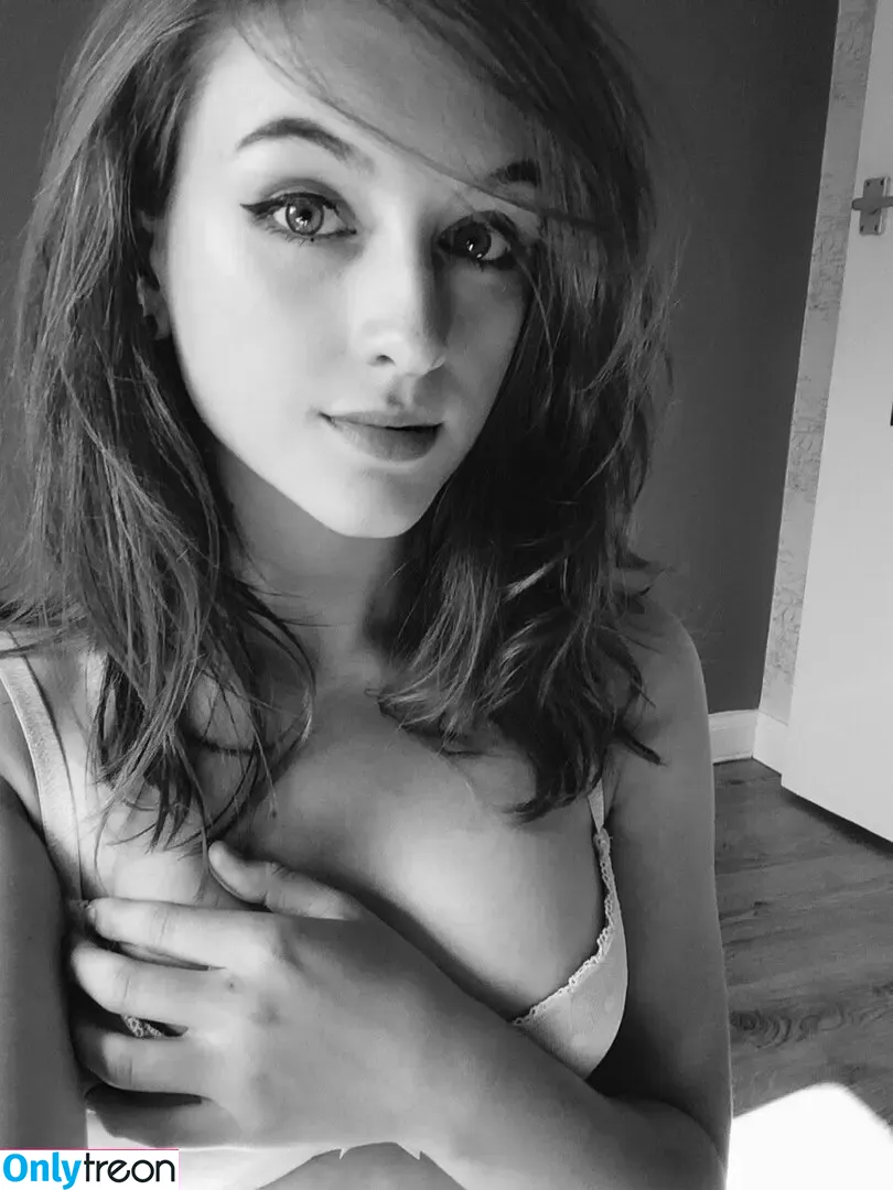 LilZelda nude photo #0015 (LilZelda)