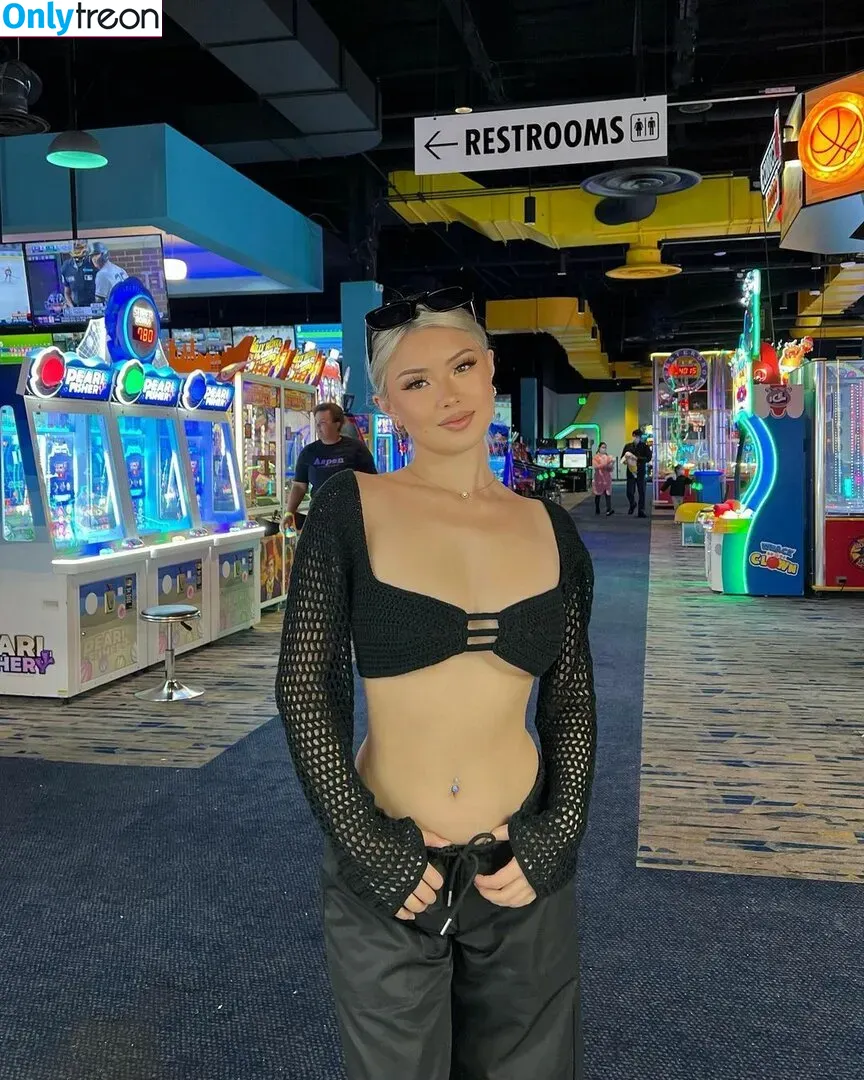 linawinaly nude photo #0046 (linaalovee7)