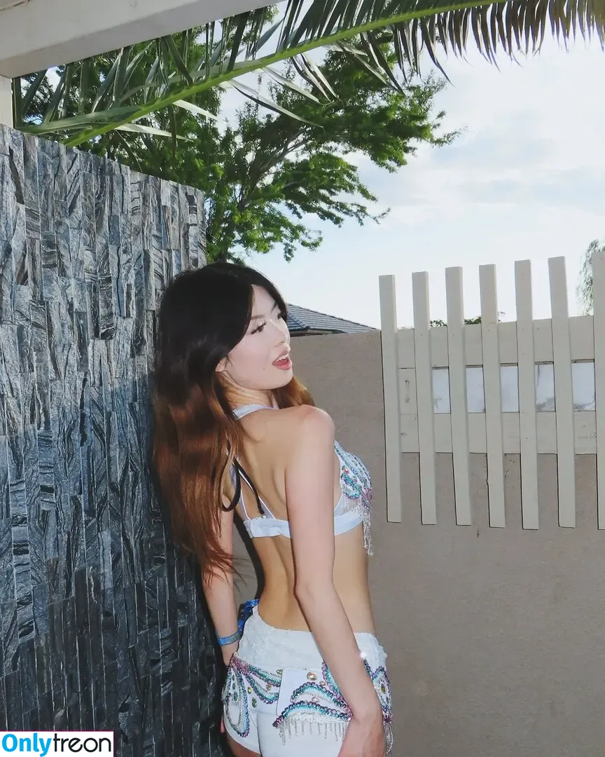 linawinaly nude photo #0399 (linaalovee7)