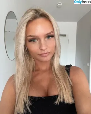  nude photo #0001