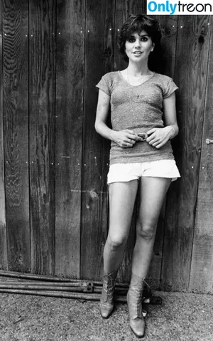 Linda Ronstadt / lindaronstadtmusic nude photo #0002