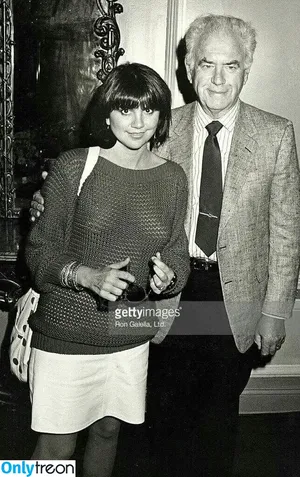 Linda Ronstadt / lindaronstadtmusic nude photo #0007