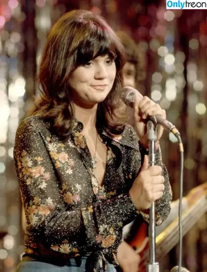Linda Ronstadt / lindaronstadtmusic nude photo #0008