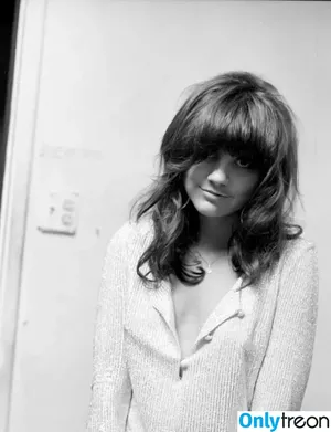 Linda Ronstadt / lindaronstadtmusic nude photo #0009
