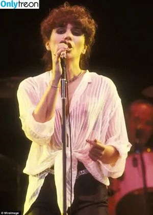 Linda Ronstadt / lindaronstadtmusic nude photo #0014