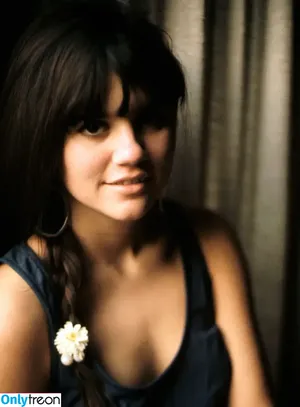 Linda Ronstadt / lindaronstadtmusic nude photo #0017