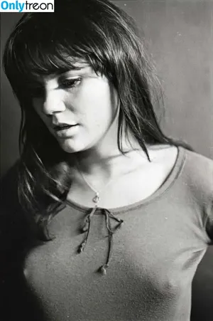 Linda Ronstadt / lindaronstadtmusic nude photo #0019