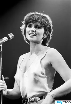 Linda Ronstadt / lindaronstadtmusic nude photo #0021