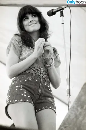 Linda Ronstadt / lindaronstadtmusic nude photo #0026