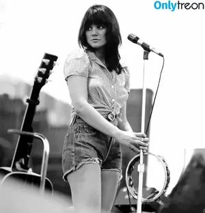 Linda Ronstadt / lindaronstadtmusic nude photo #0034
