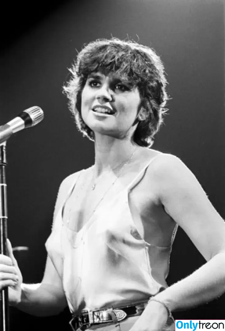 Linda Ronstadt nude photo #0021 (lindaronstadtmusic)