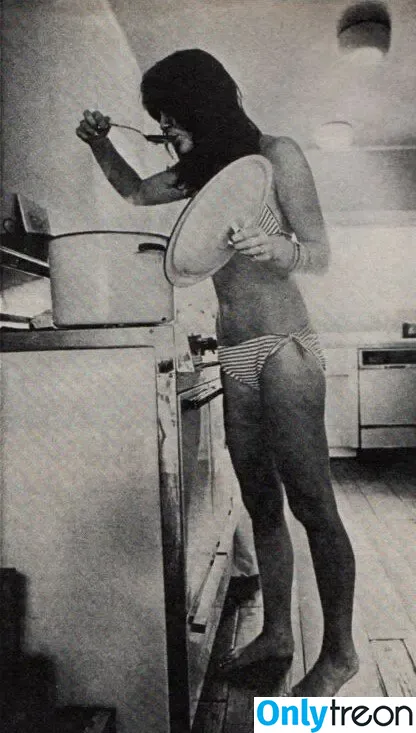 Linda Ronstadt nude photo #0024 (lindaronstadtmusic)