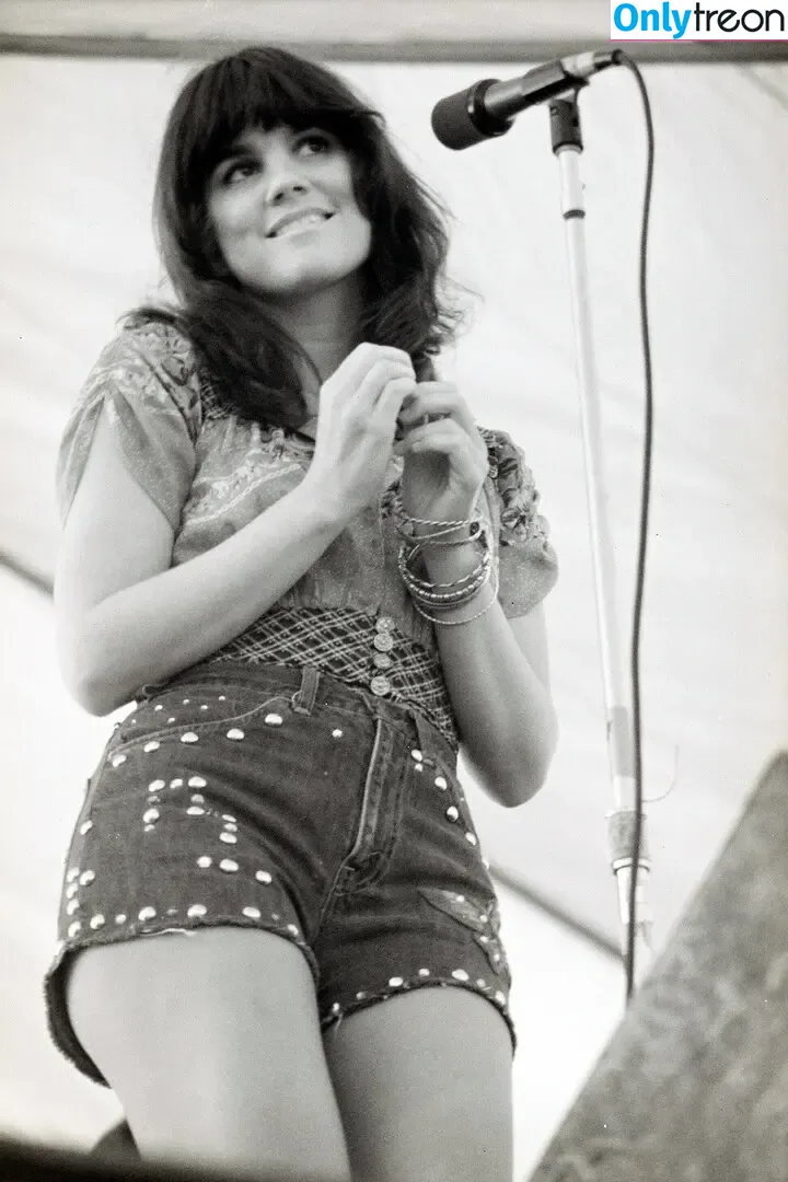 Linda Ronstadt nude photo #0026 (lindaronstadtmusic)