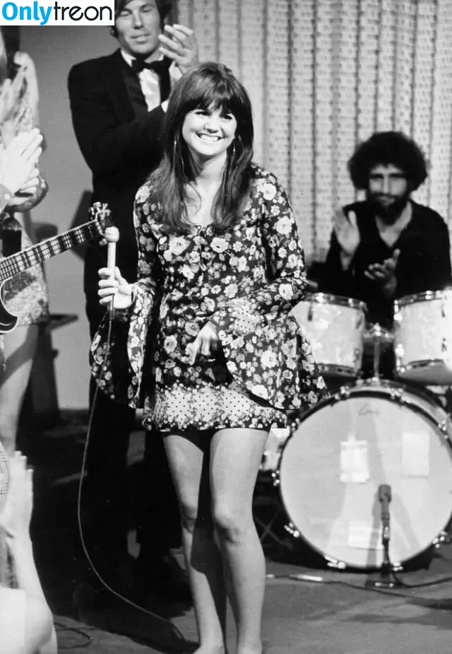 Linda Ronstadt nude photo #0033 (lindaronstadtmusic)