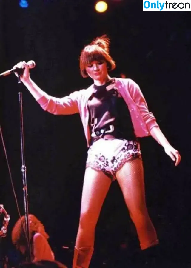 Linda Ronstadt nude photo #0035 (lindaronstadtmusic)