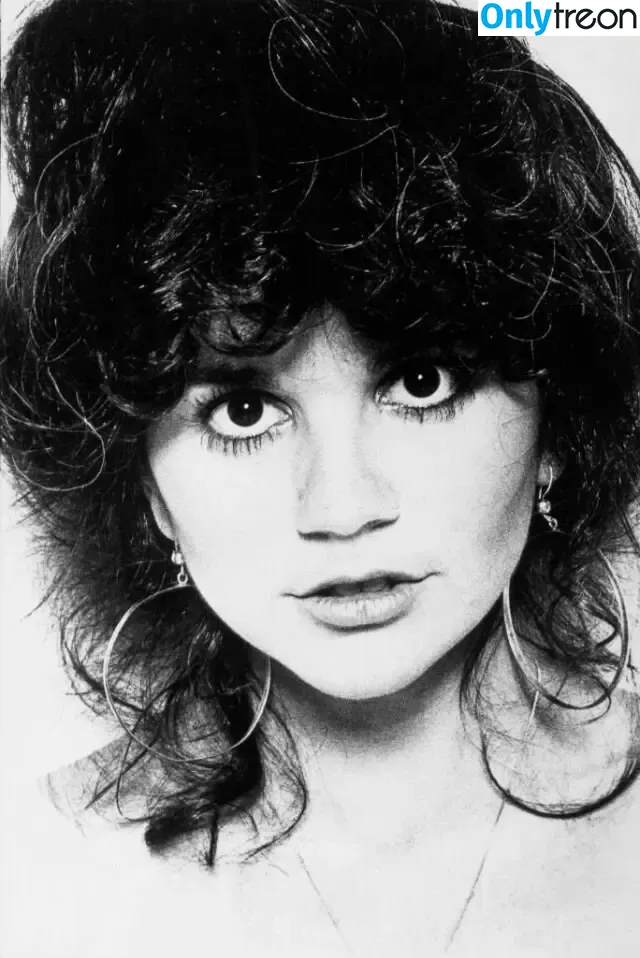 Linda Ronstadt nude photo #0041 (lindaronstadtmusic)