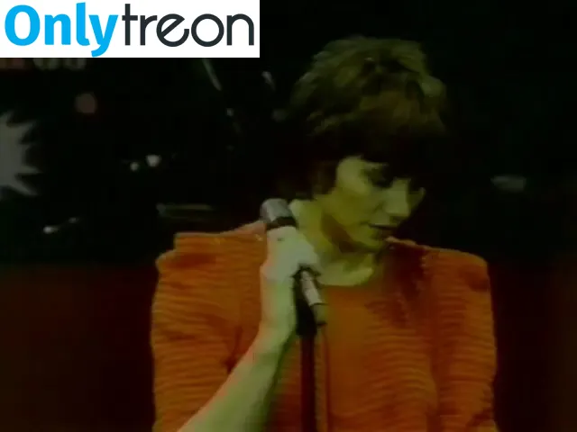 Linda Ronstadt nude photo #0042 (lindaronstadtmusic)