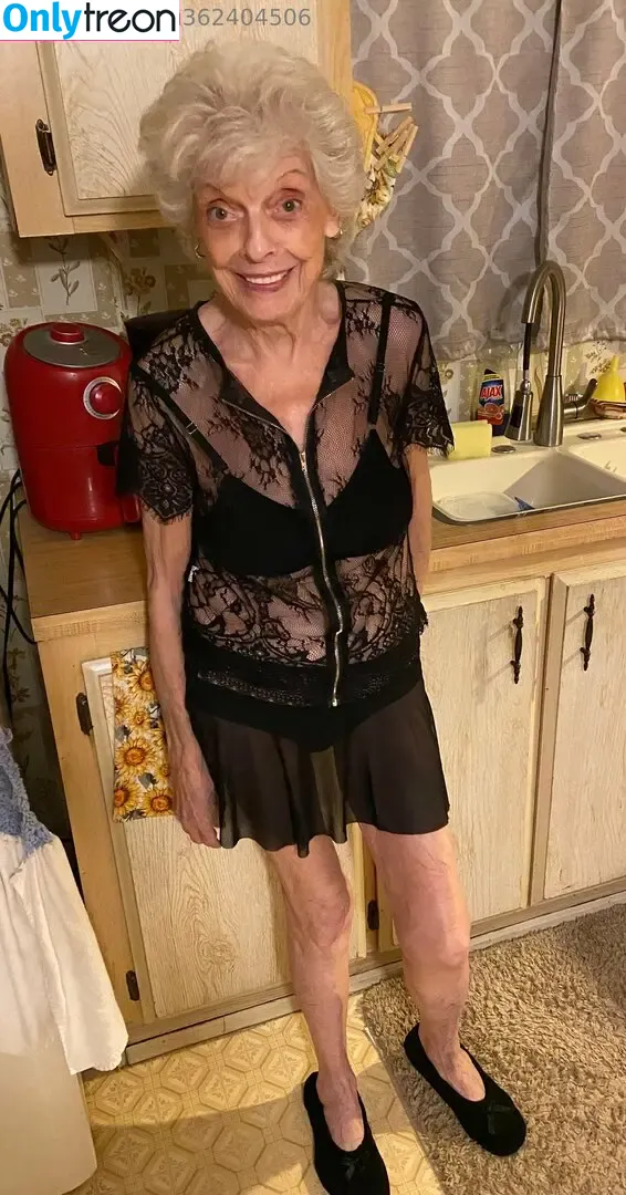 lindahope1939 nude photo #0014 (lindahope1939)